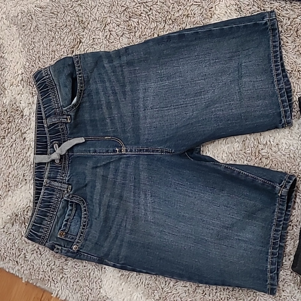 4 pair TCP boy's cargo shorts. Size 12. Like New!